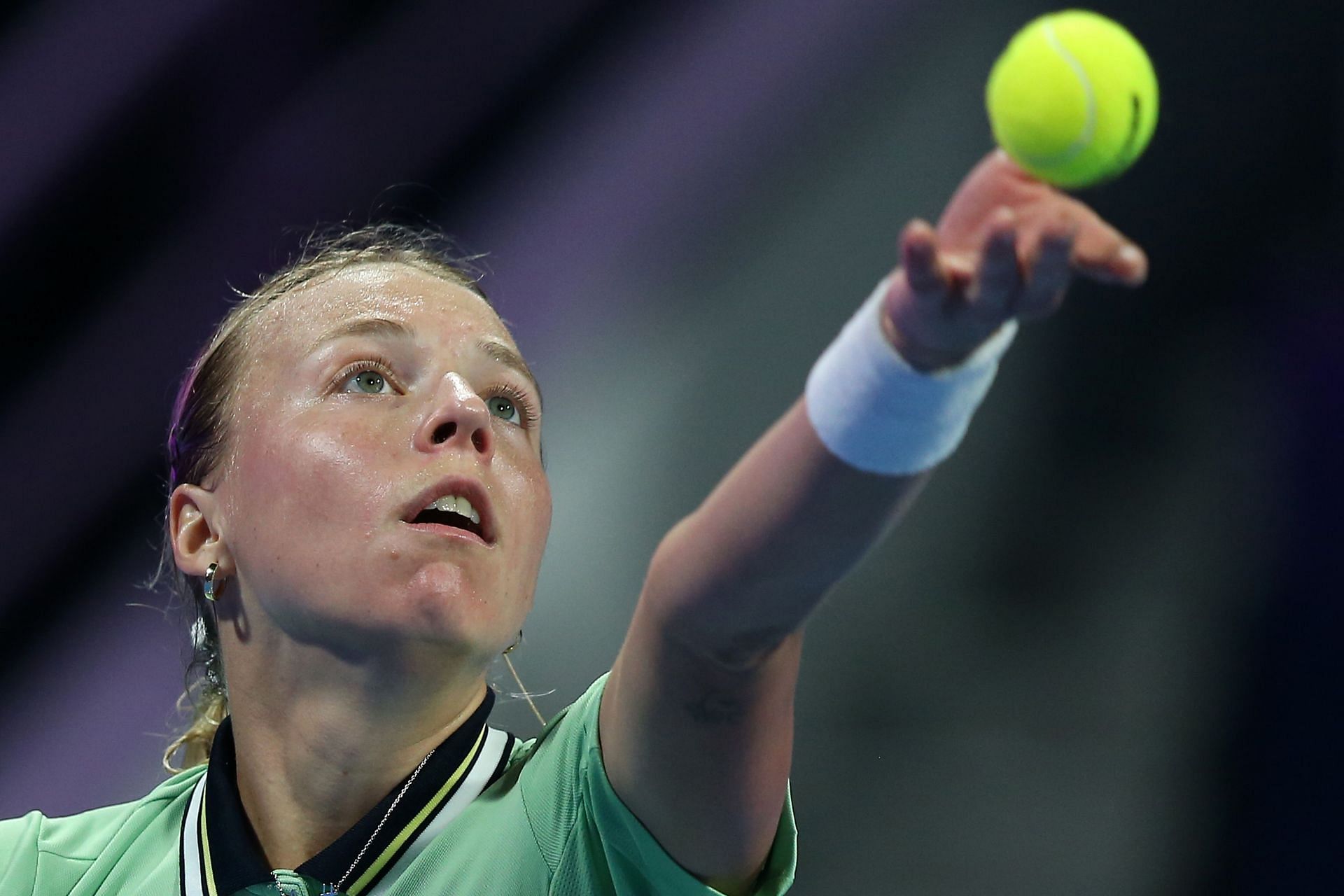 Anett Kontaveit in action in Doha