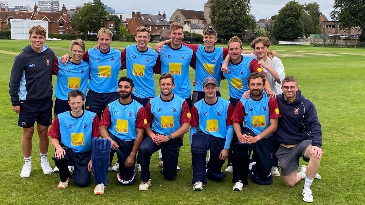 Tunbridge Wells players pose for a group photo - Image Courtesy: ECN