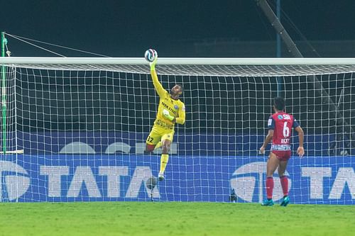 Jamshedpur FC's TP Rehenesh making a remarkable save against Chennaiyin FC (Image Courtesy: ISL)