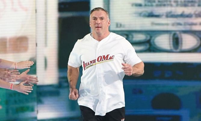 WWE Royal Rumble में चौंकाने वाली वापसी करने वाले दिग्गज के फ्यूचर को लेकर अपडेट सामने आया