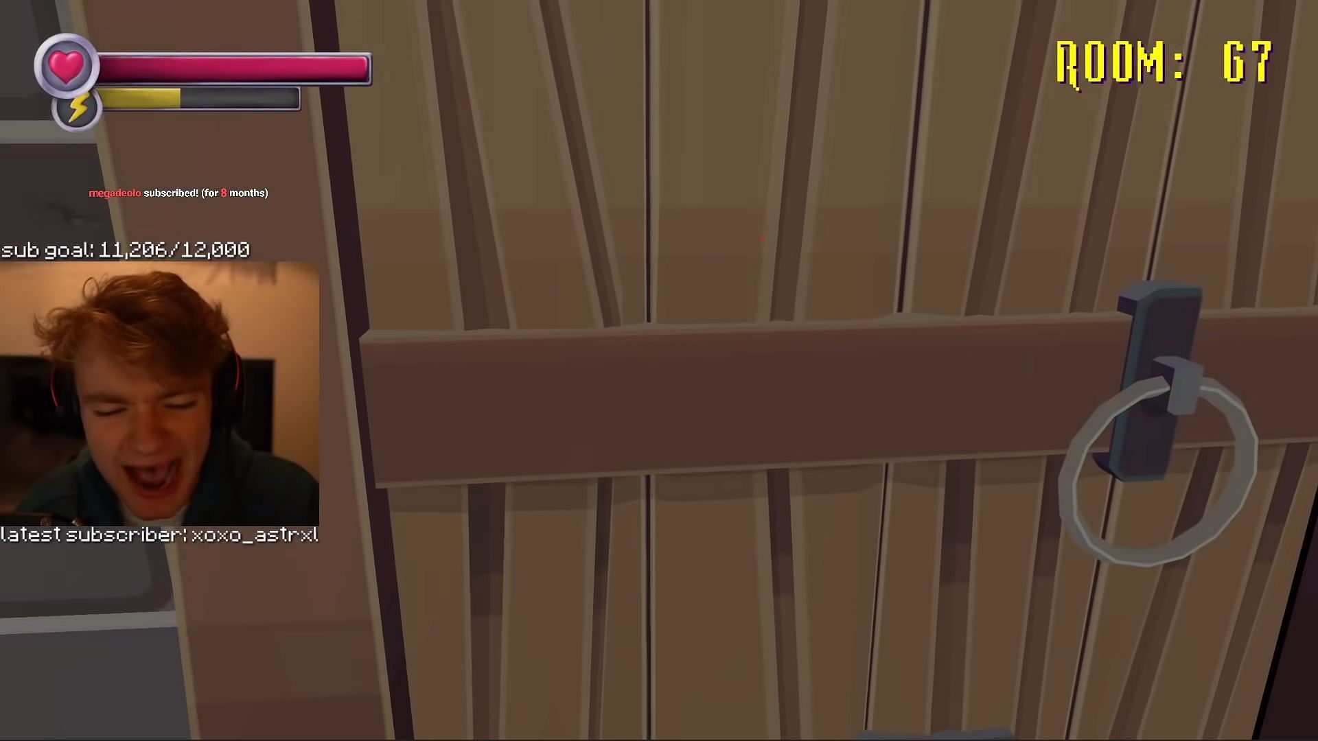 The streamer playing Spooky Jump Scare Mansion (Image via Canooon/YouTube)