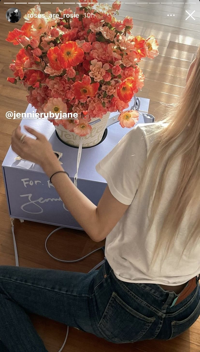 K-pop idol Jennie wishes Rose (Image via Instagram/@roses_are_rosie)
