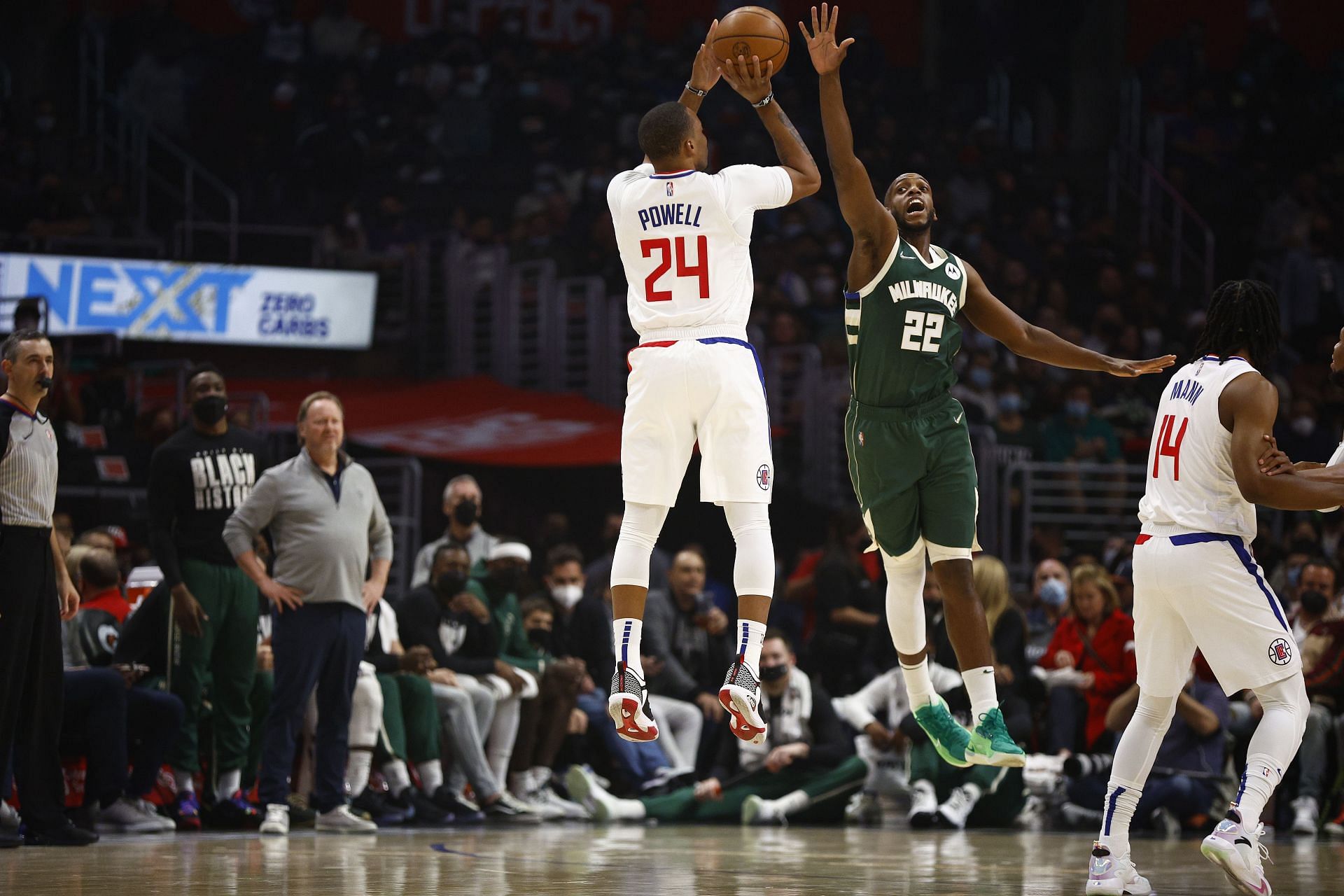 Milwaukee Bucks v Los Angeles Clippers