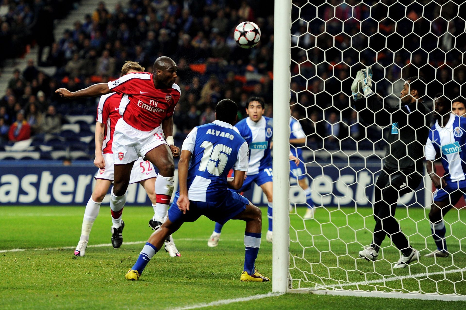 Sol Campbell scores against FC Porto - UEFA Champions League