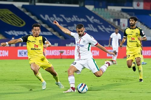 ATK Mohun Bagan's Hugo Boumous attempts a shot against Hyderabad FC. [Credits: ISL]