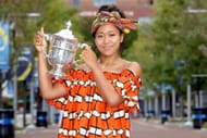 Naomi Osaka posing with the 2020 US Open title