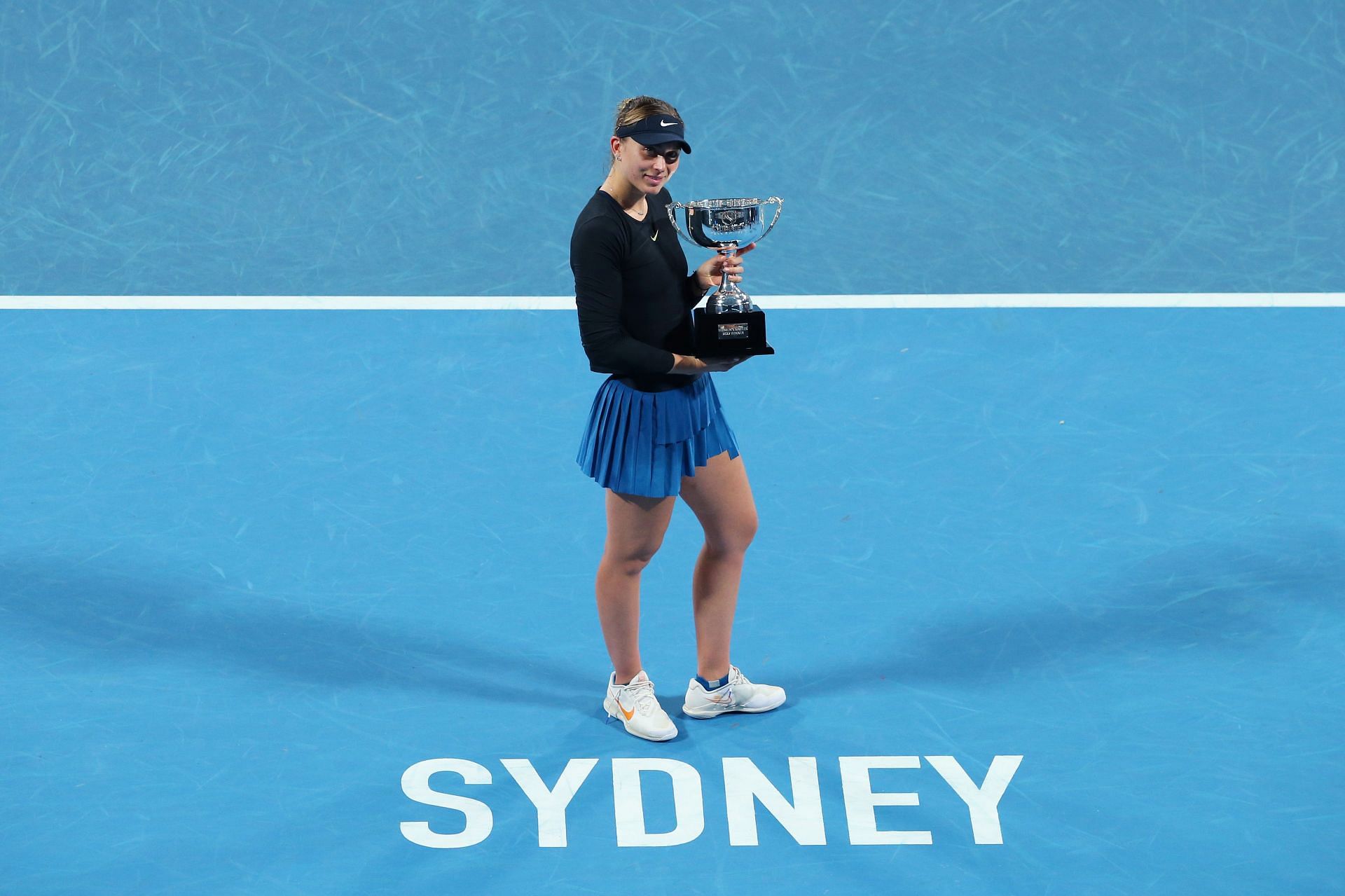 Badosa poses with her winner&#039;s trophy at the 2022 Sydney Tennis Classic.