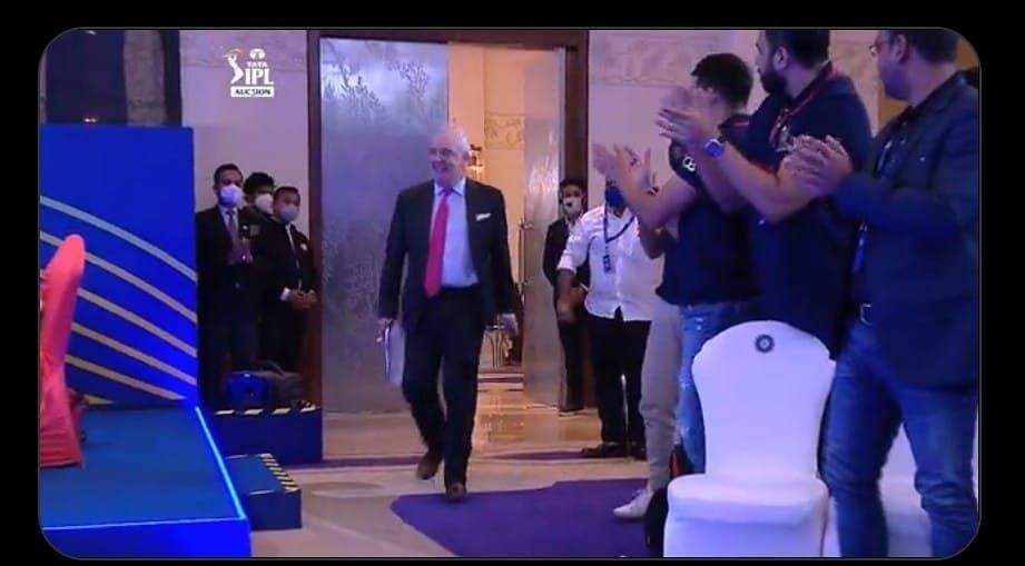 IPL Auctioneer Hugh Edmeades was greeted with a standing ovation [Image- Screengrab/IPL]