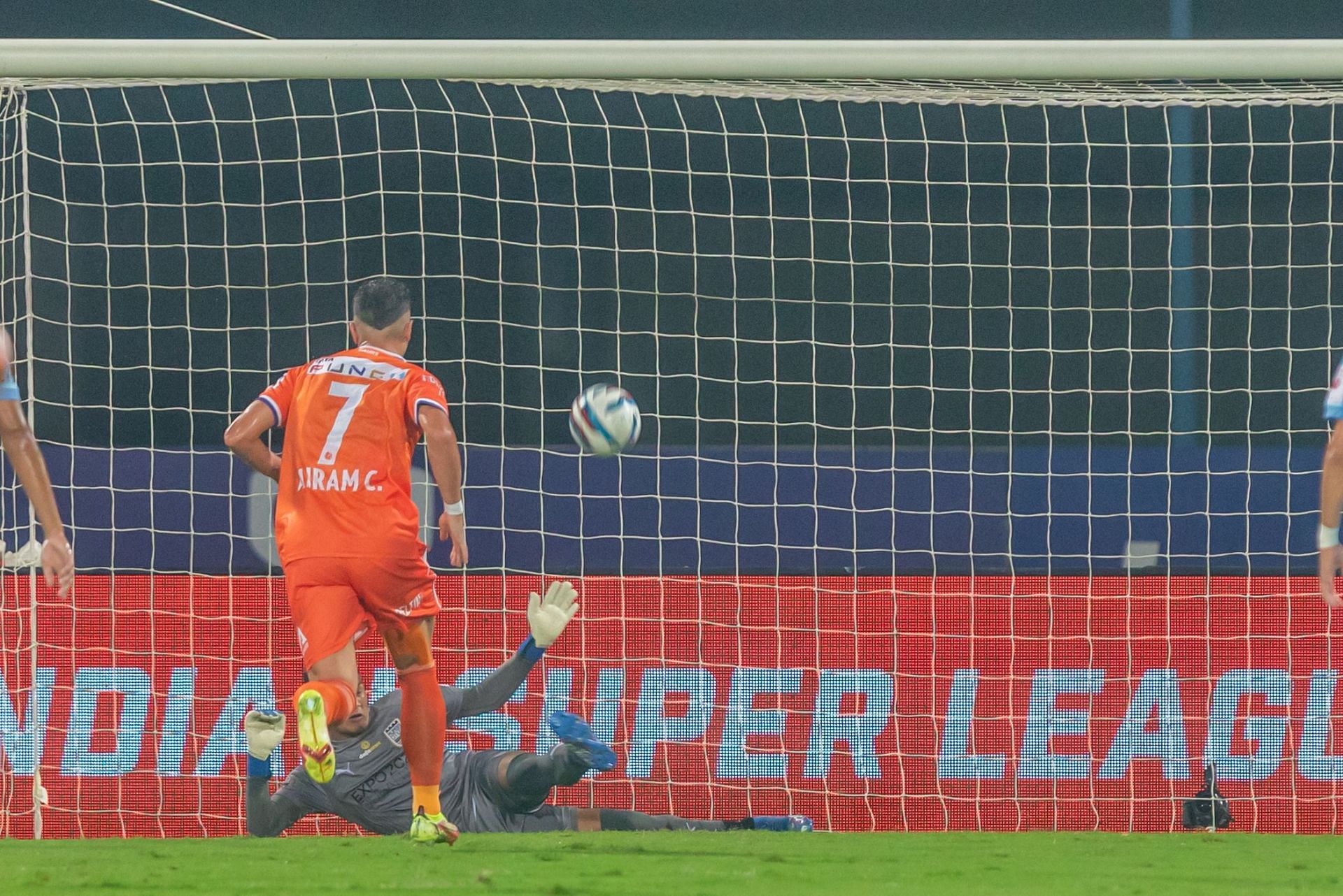 FC Goa&#039;s chance to take the lead was spoiled by Mumbai City FC custodian Mohamad Nawaz (Image Courtesy: ISL)