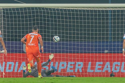 FC Goa's chance to take the lead was spoiled by Mumbai City FC custodian Mohamad Nawaz (Image Courtesy: ISL)