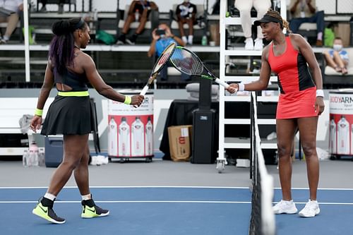 Serena (L) and Venus Williams (R)