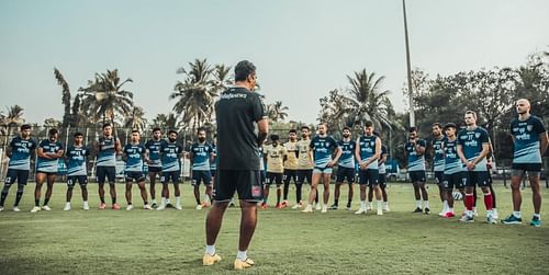 Syed Sabir Pasha presided over a Chennaiyin FC training session. (Image Courtesy: Twitter/ChennaiyinFC)