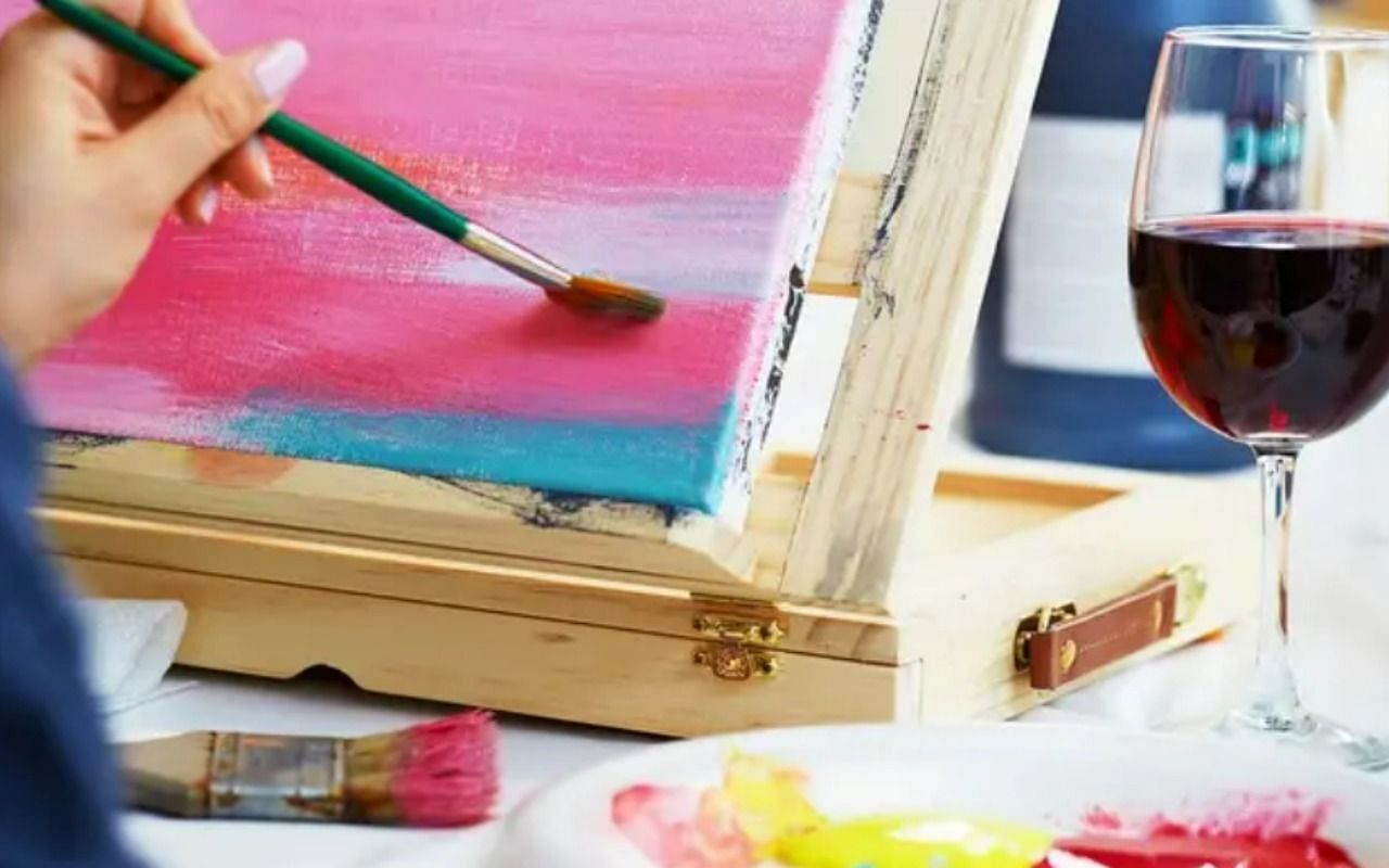 A painting event video has gone viral on Twitter (Image via Groupon)