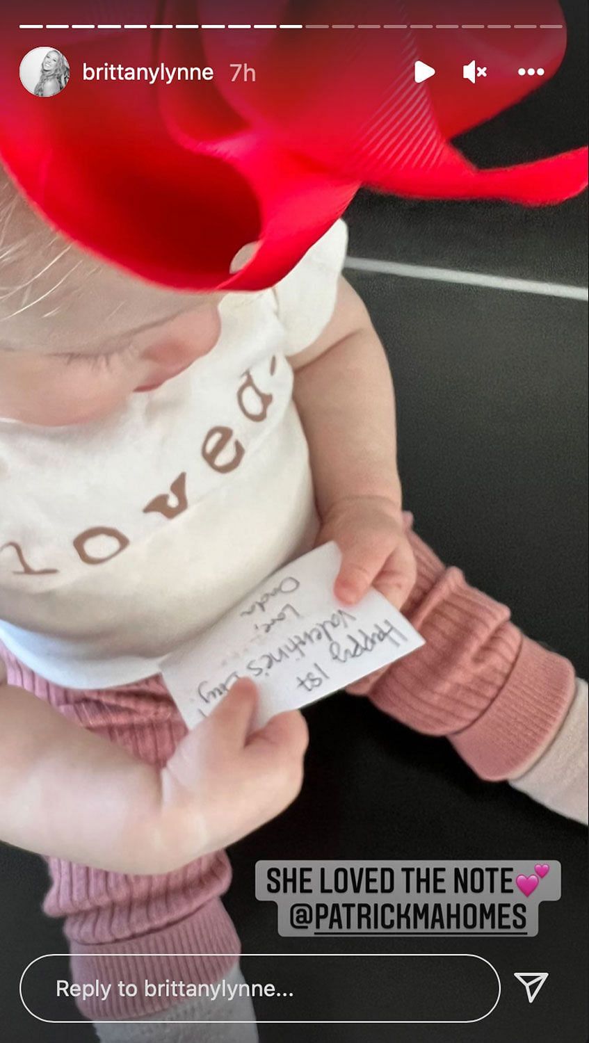 Baby Sterling looks at the note her dad gave her for Valentine&#039;s Day