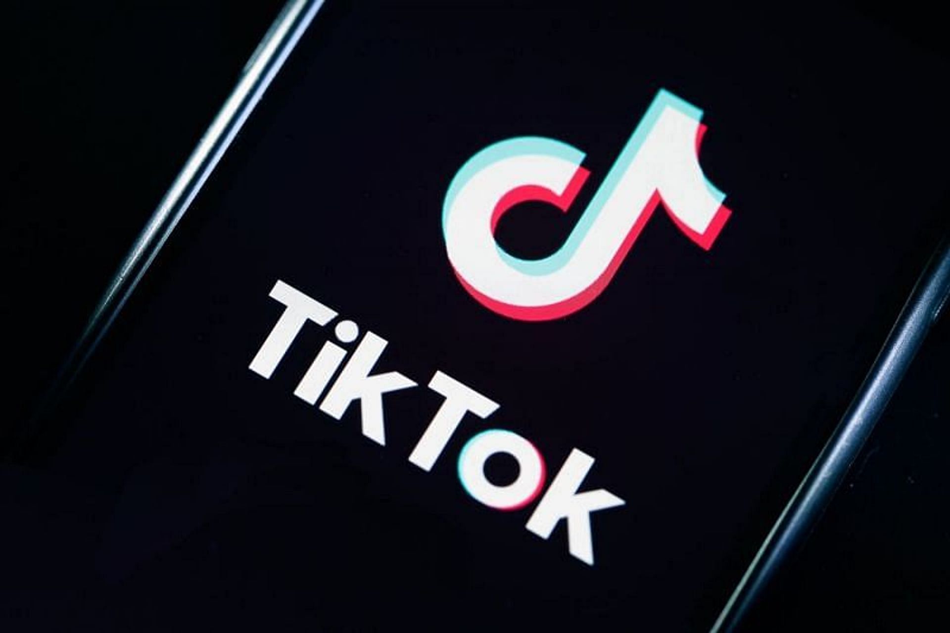 Teenager shoots herself while filming video for TikTok (Image via TikTok)