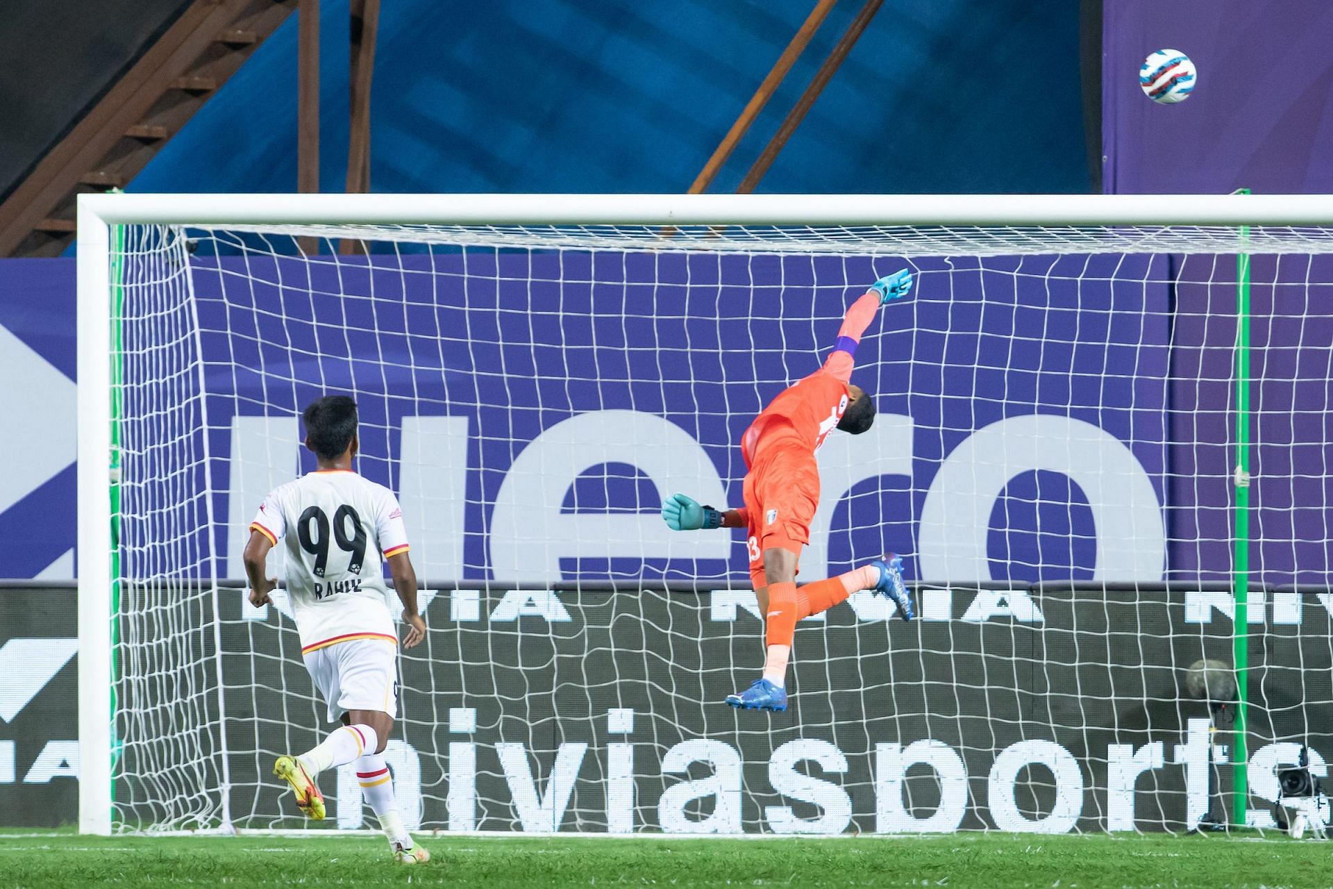 Gill made some fine saves today (Image courtesy: ISL media)