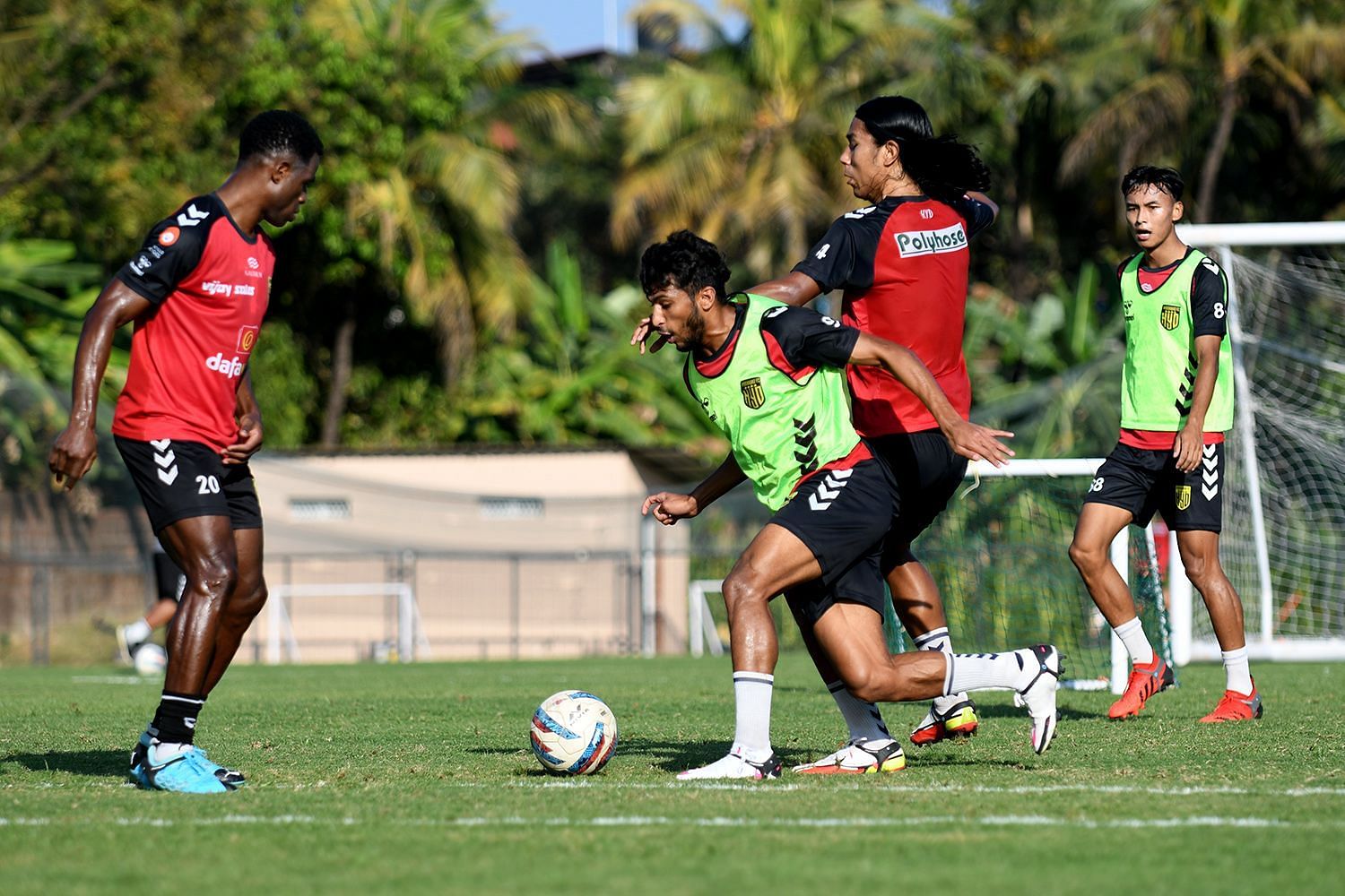 Hyderabad FC players training ahead of their clash against ATK Mohun Bagan. (Image Courtesy: Twitter/HydFCOfficial)