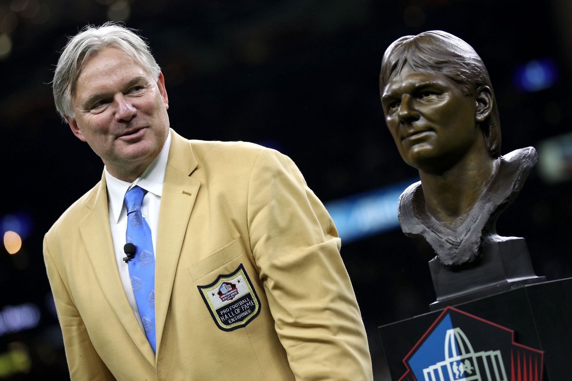 Andersen poses with his Pro Football Hall of Fame bust in 2017 (Photo: Getty)
