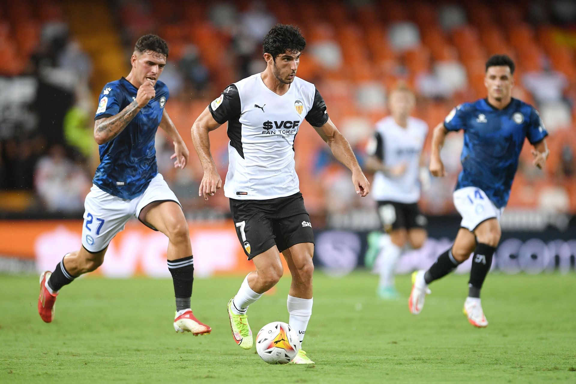 Valencia take on Deportivo Alaves this weekend