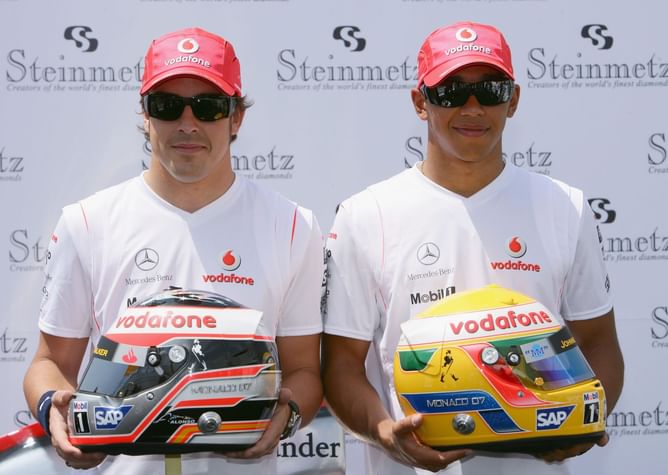 Controversial Lewis Hamilton biography criticizes Fernando Alonso