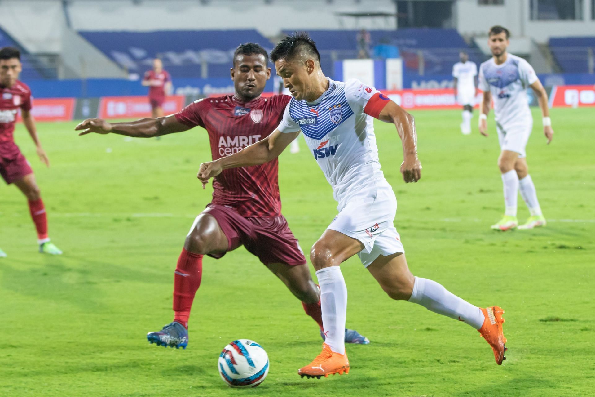 Bengaluru FC skipper Sunil Chhetri in action against NorthEast United FC (Image Courtesy: ISL)