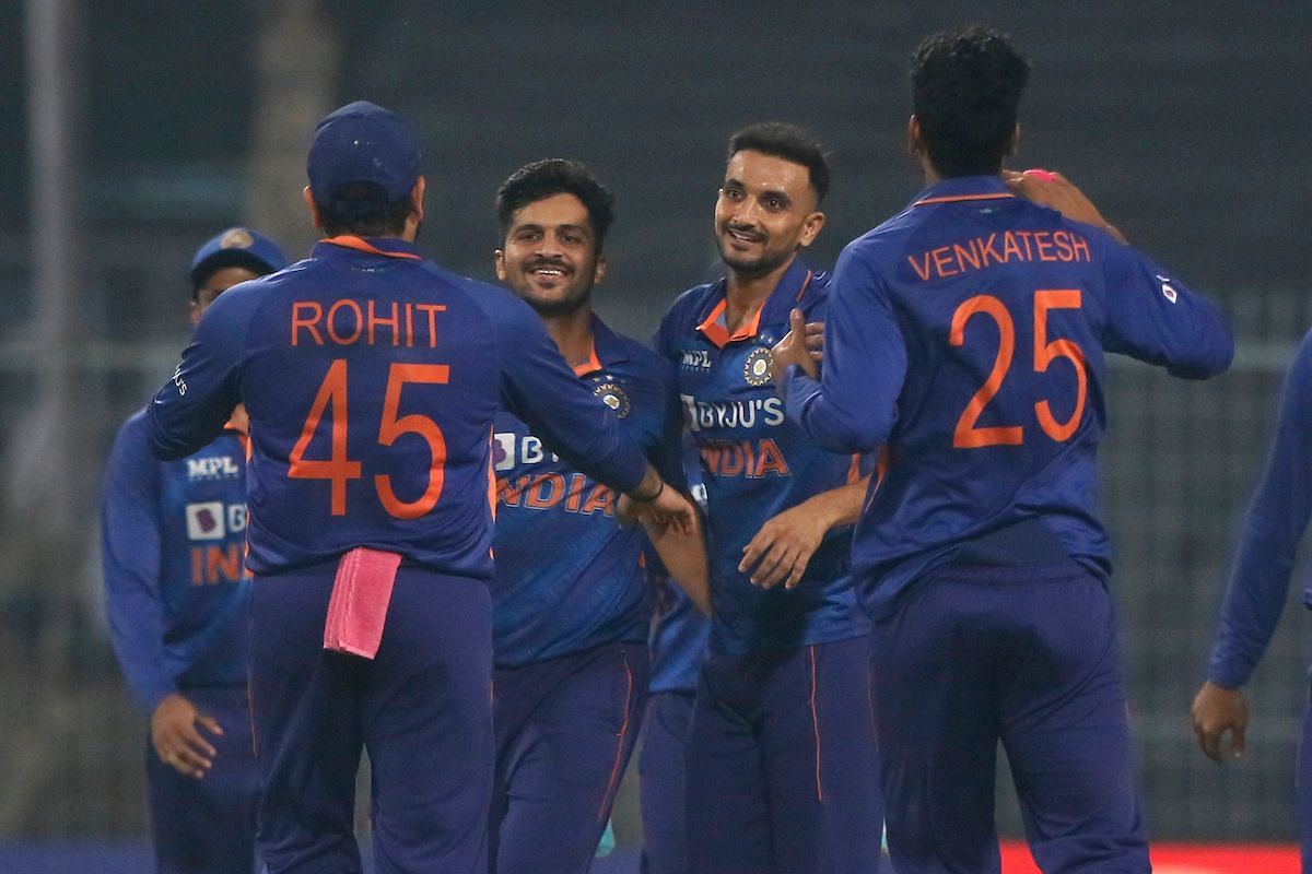 विकेट मिलने की खुशी मनाते भारतीय खिलाड़ी (Photo Credit- BCCI)