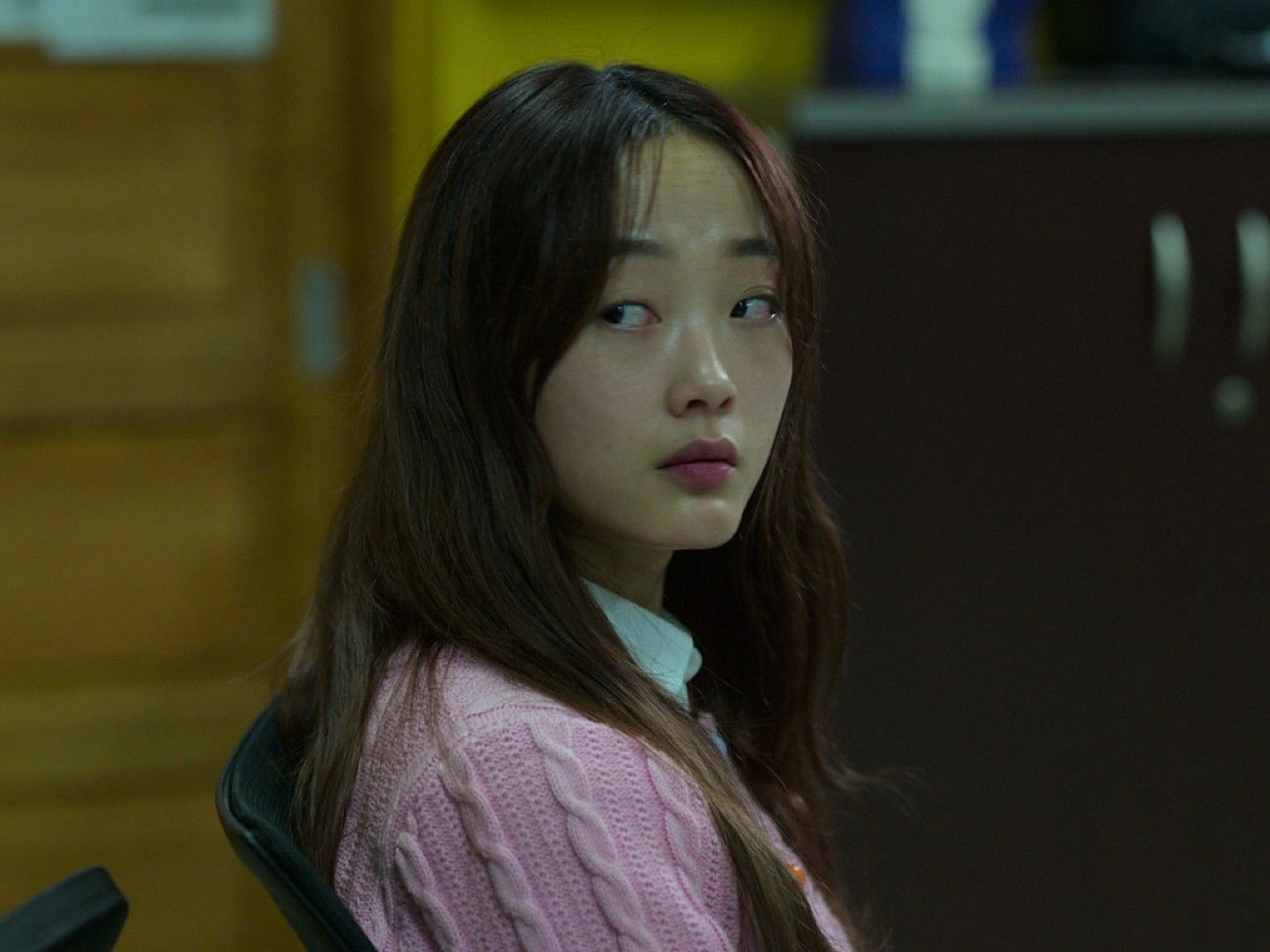 Lee Yoo-mi as Lee Na-yeon in Netflix&rsquo;s zombie thriller series, All of Us Are Dead (Image via Netflix)