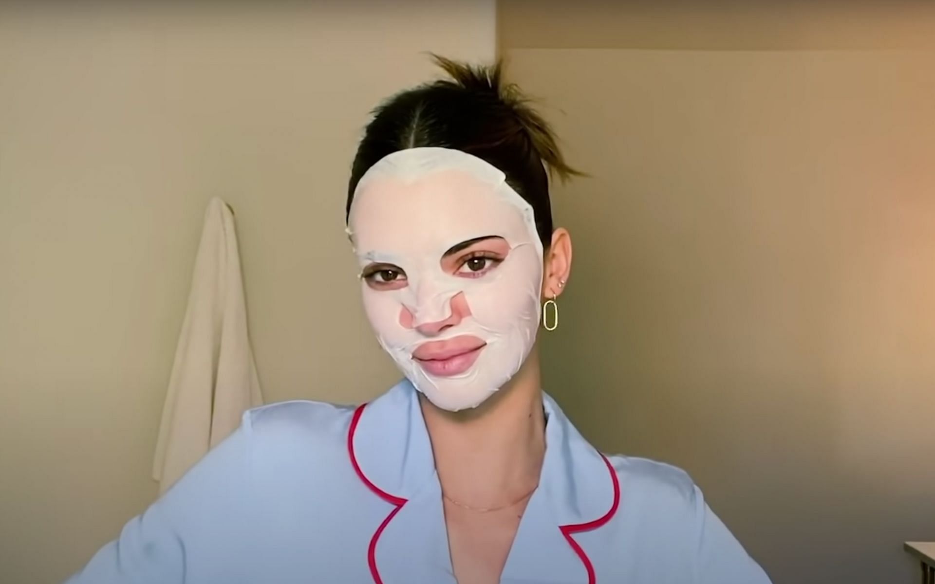 Kendall Jenner using the Puregenix collagen mask (Image via Vogue/YouTube)