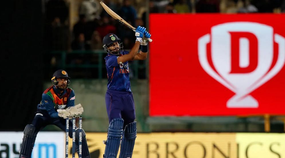 “He is playing his role brilliantly” – Sanjay Bangar lauds Shreyas Iyer’s knock in the 2nd India vs Sri Lanka T20I