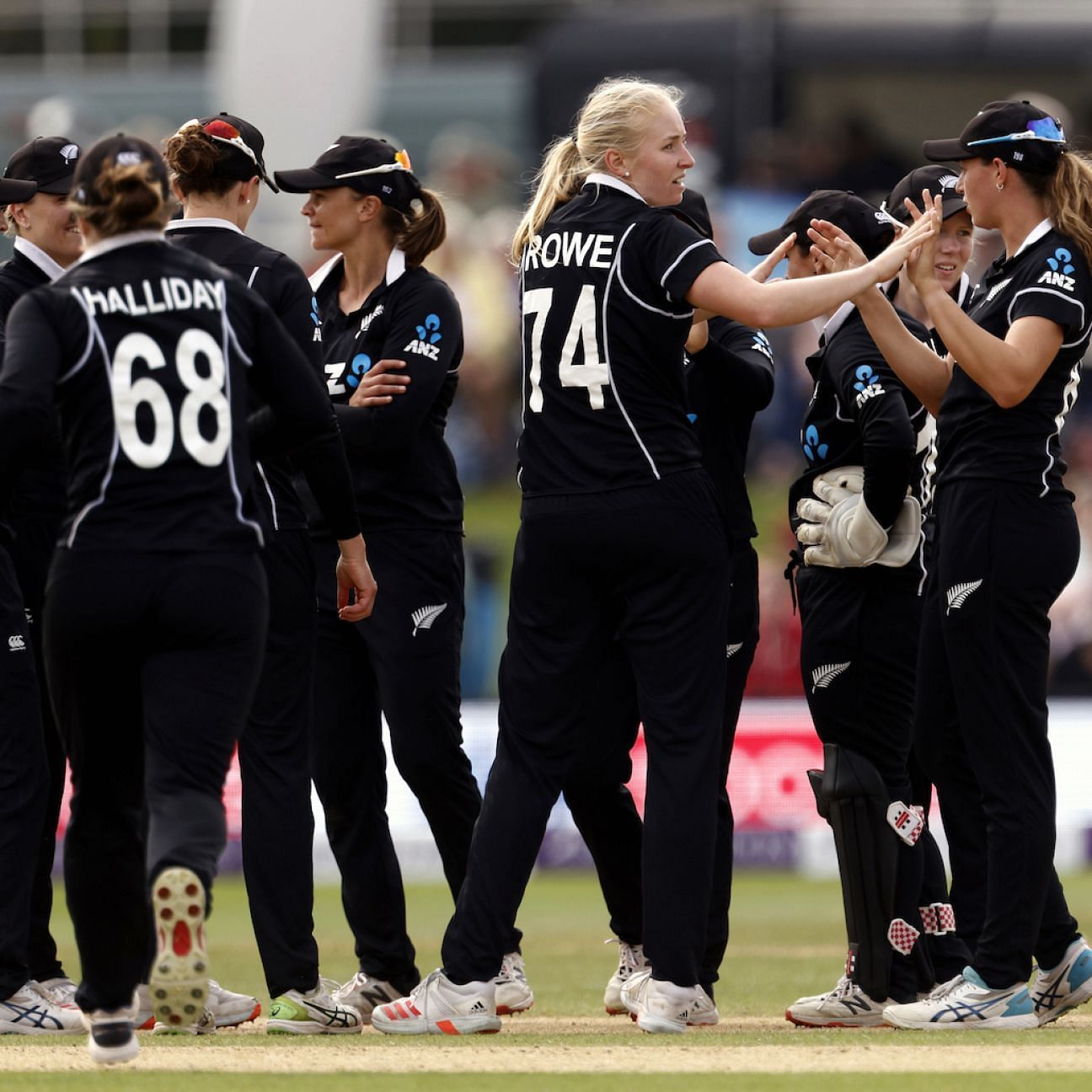 New Zealand lead South Africa 3-0 in the women&#039;s ODI cricket World Cup.
