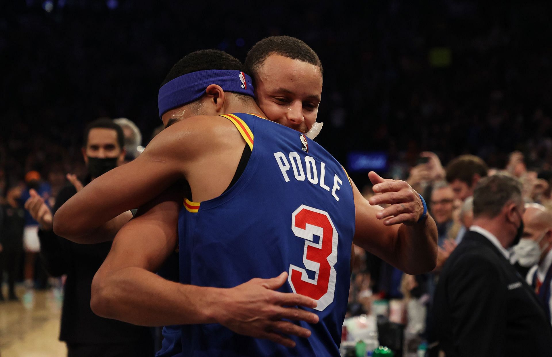 Jordan Poole attributed his 31-point game vs the San Antonio Spurs to Steph Curry&#039;s presence by the sidelines