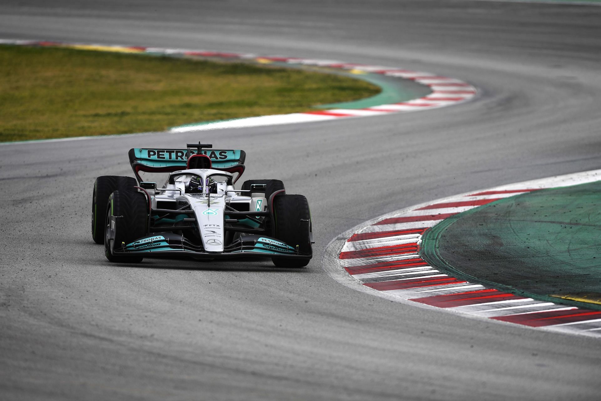 Lewis Hamilton driving the Mercedes W13 on track during Day 3 of F1 Testing at Circuit de Barcelona-Catalunya (Photo by Rudy Carezzevoli/Getty Images)