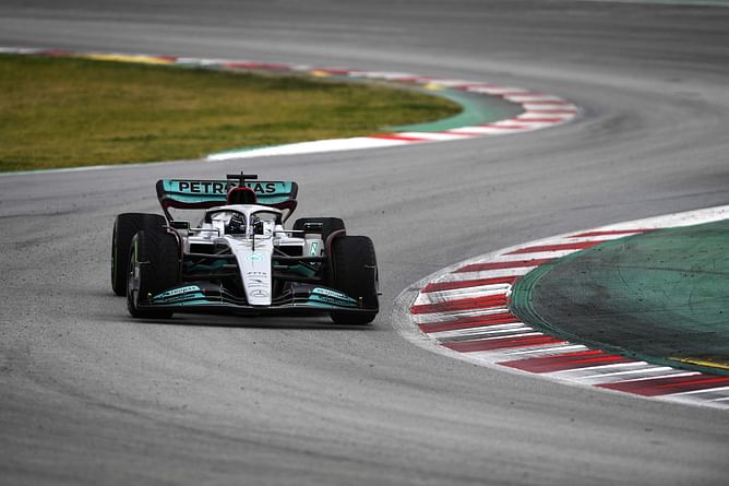 Lewis Hamilton tops final day of 2022 F1 testing