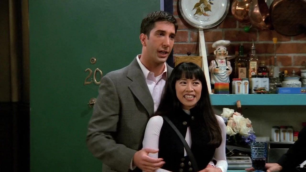 Ross with his girlfriend, Julie, in Season 2 of &lsquo;Friends&rsquo;(Image via WarnerMedia)