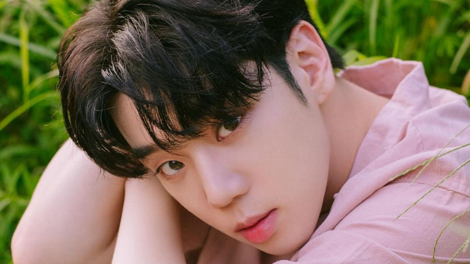 A.C.E. Kim Byeongkwan will officially enlist in the army (Image via Instagram)