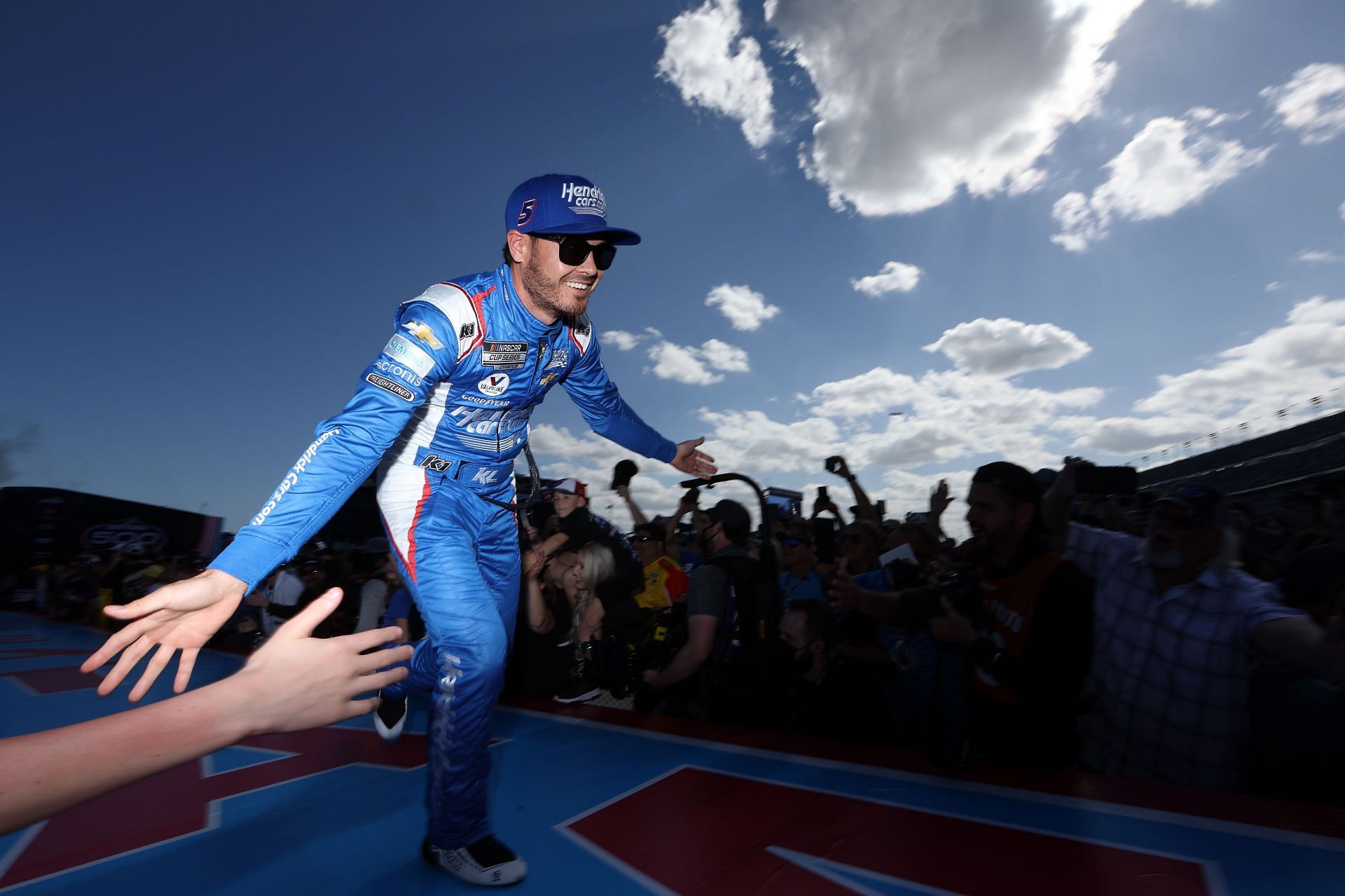 Kyle Larson greets fans before the NASCAR Cup Series 64th Annual Daytona 500 (Photo by James Gilbert/Getty Images)