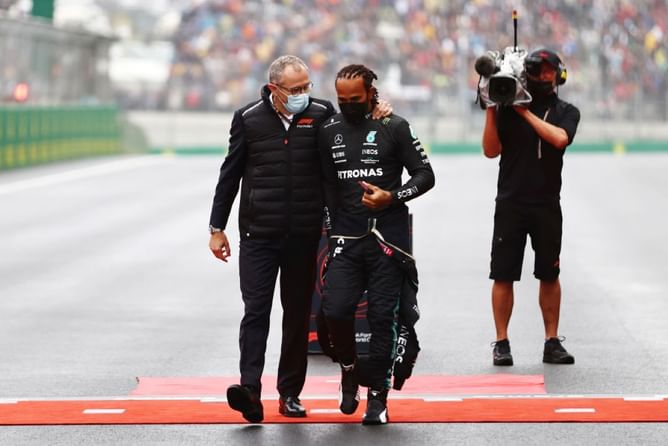 "A light of positivity" - F1 CEO on Lewis Hamilton's return to social media