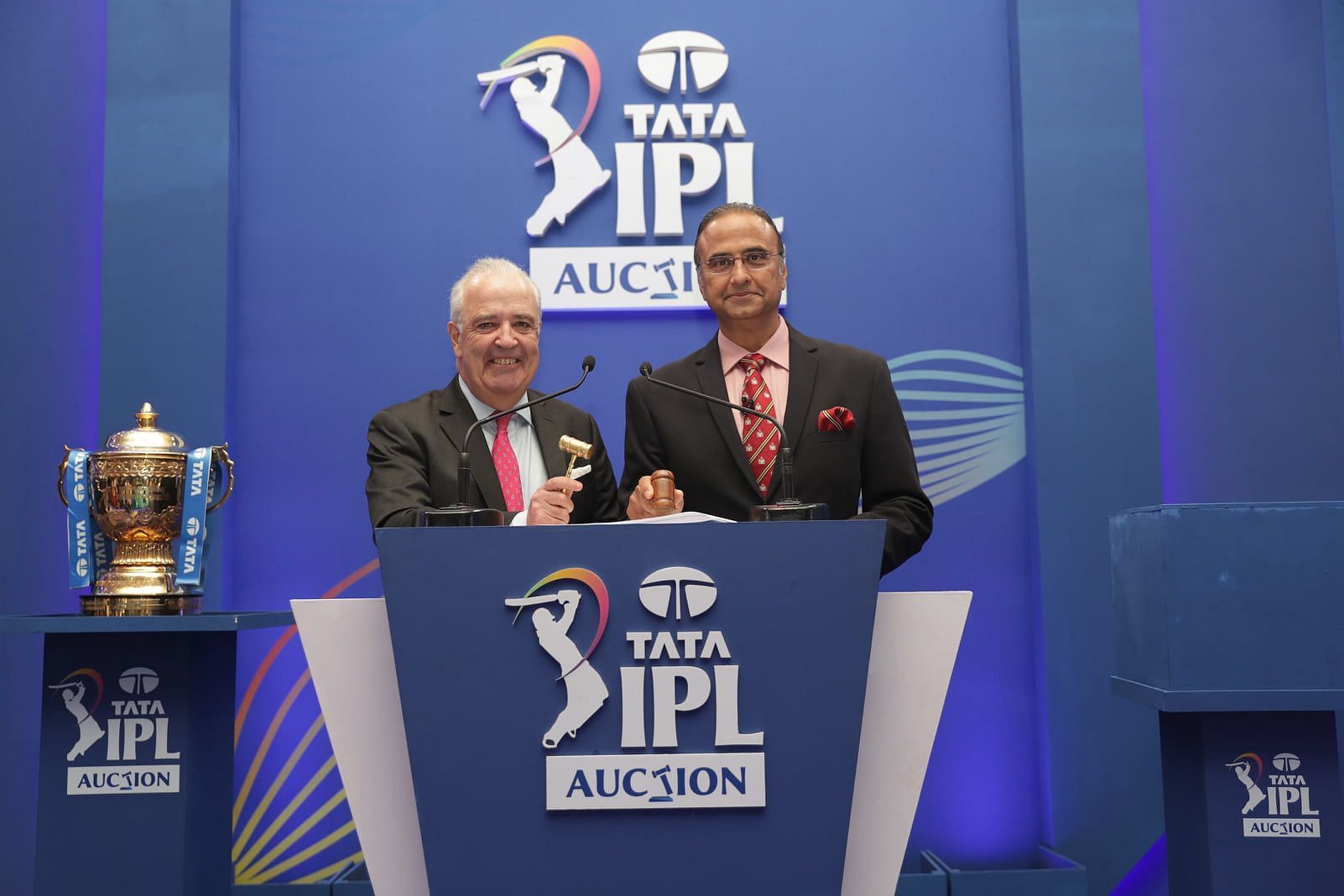 IPL auctioneers Hugh Edmeades and Charu Sharma (right) (Image via IPL)