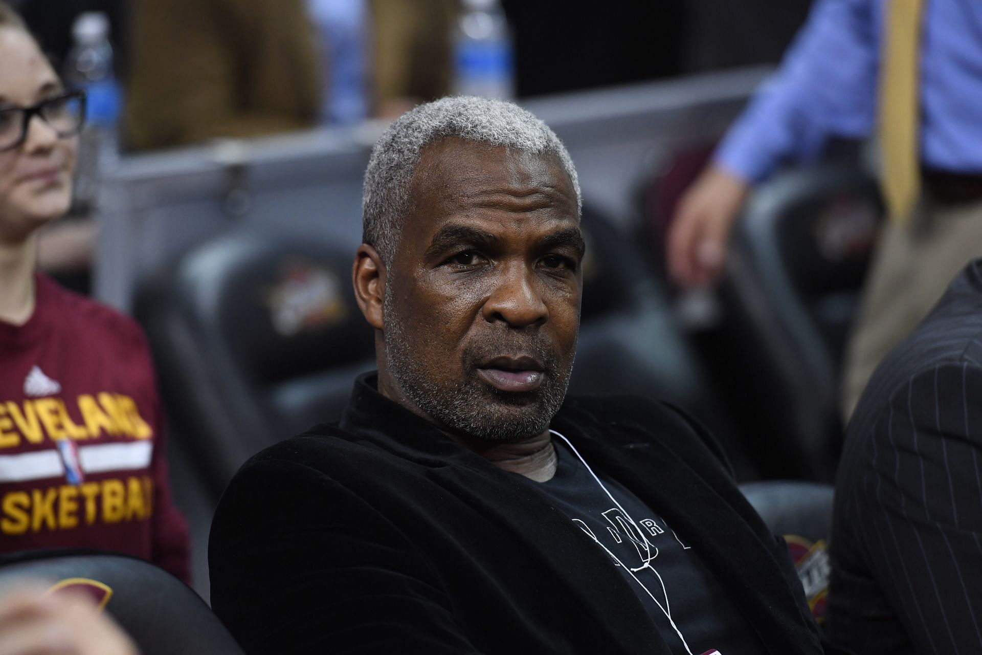Former New York Knicks and NBA veteran Charles Oakley talks about going up against Shaquille O&#039;Neal.