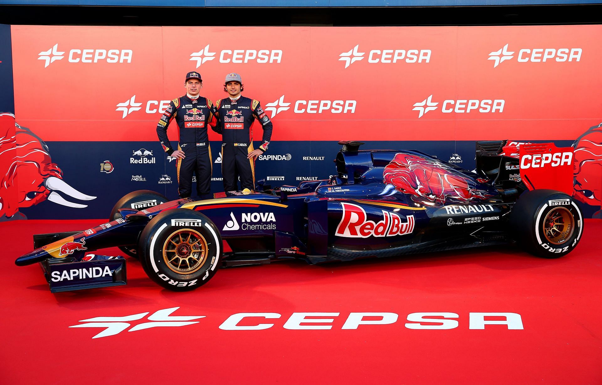 F1 Testing In Jerez - Former Toro Rosso teammates Max Verstappen (left) and Carlos Sainz (right)
