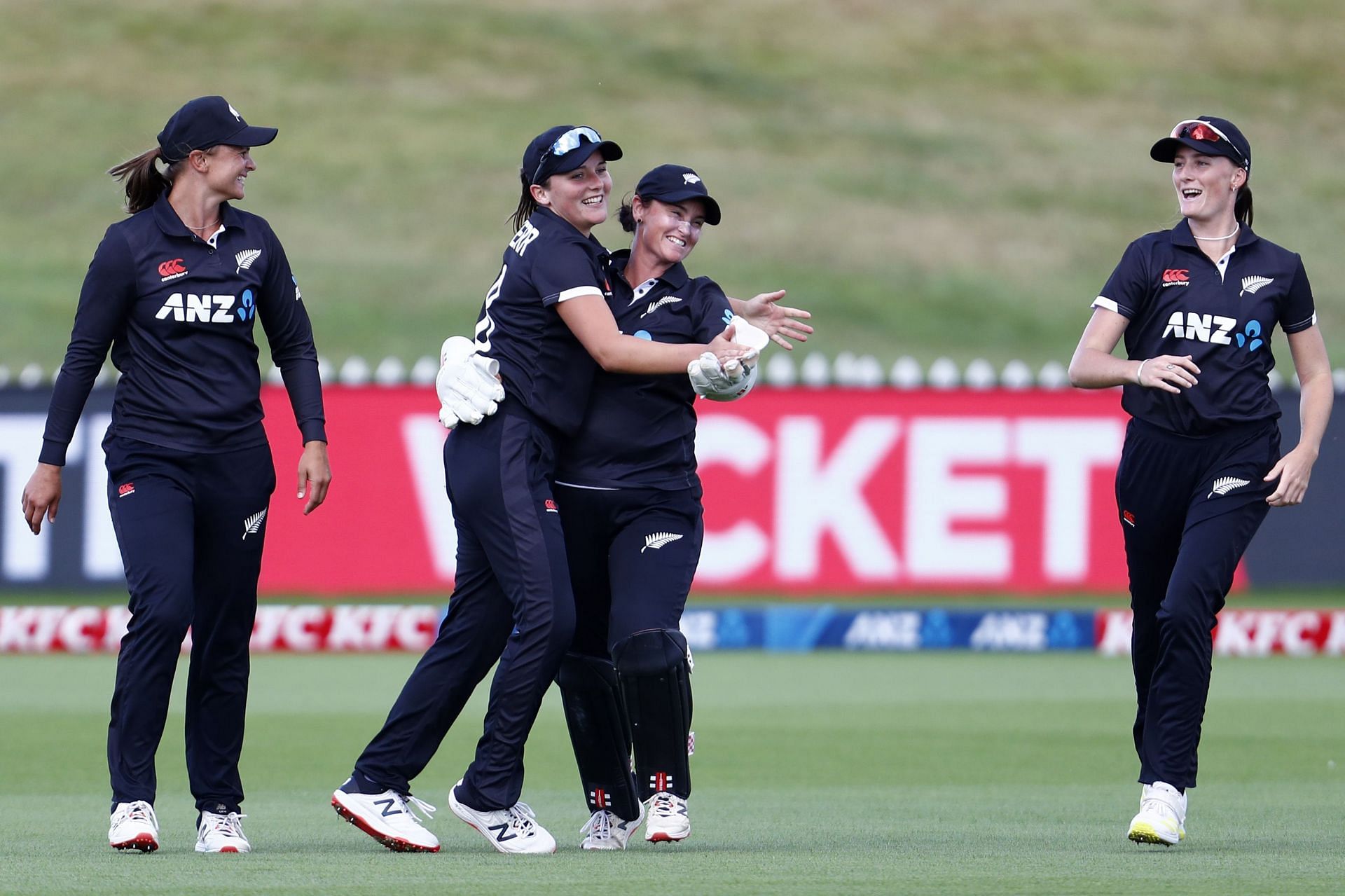 न्यूजीलैंड ने लगातार चौथे वनडे में भी जीत हासिल की