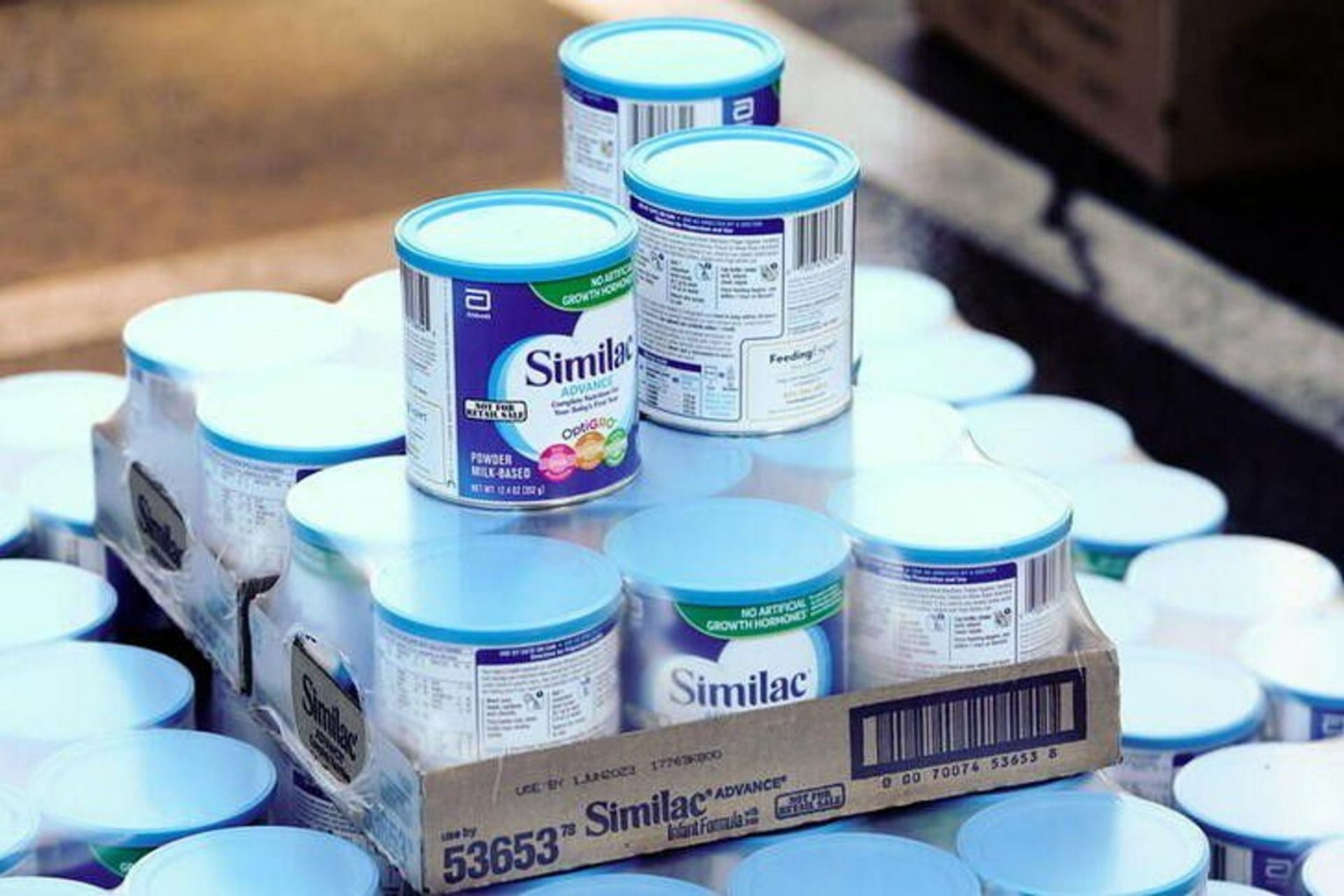 Abbott baby formula recalled from store shelves (Image via Bing Guan/Reuters)