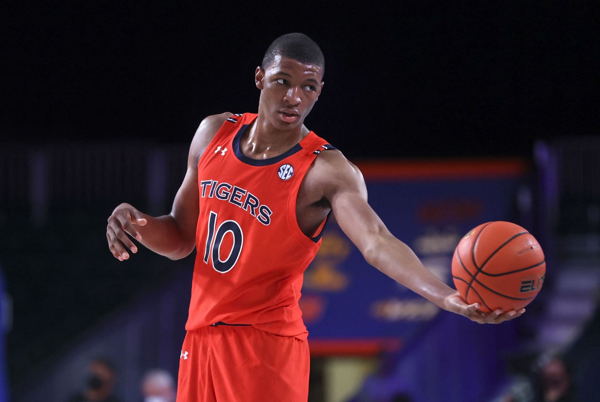 Auburn Tigers freshman Jabari Smith Jr. has the basketball world buzzing