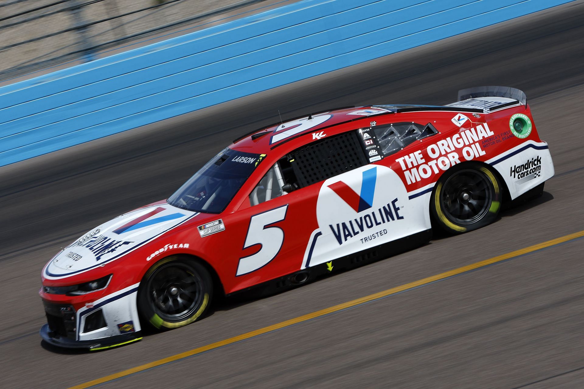 Kyle Larson flaunts a special livery on the No. 5 Valvoline Chevrolet while racing at Phoenix Raceway. (Photo by Sean Gardner/Getty Images)