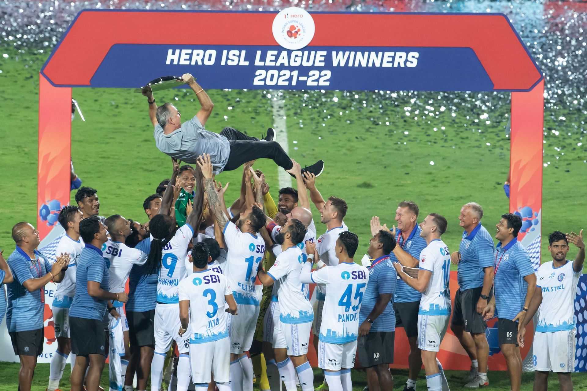 Jamshedpur FC celebrate winning their maiden Hero ISL League Shield. (Image Courtesy: ISL Media)