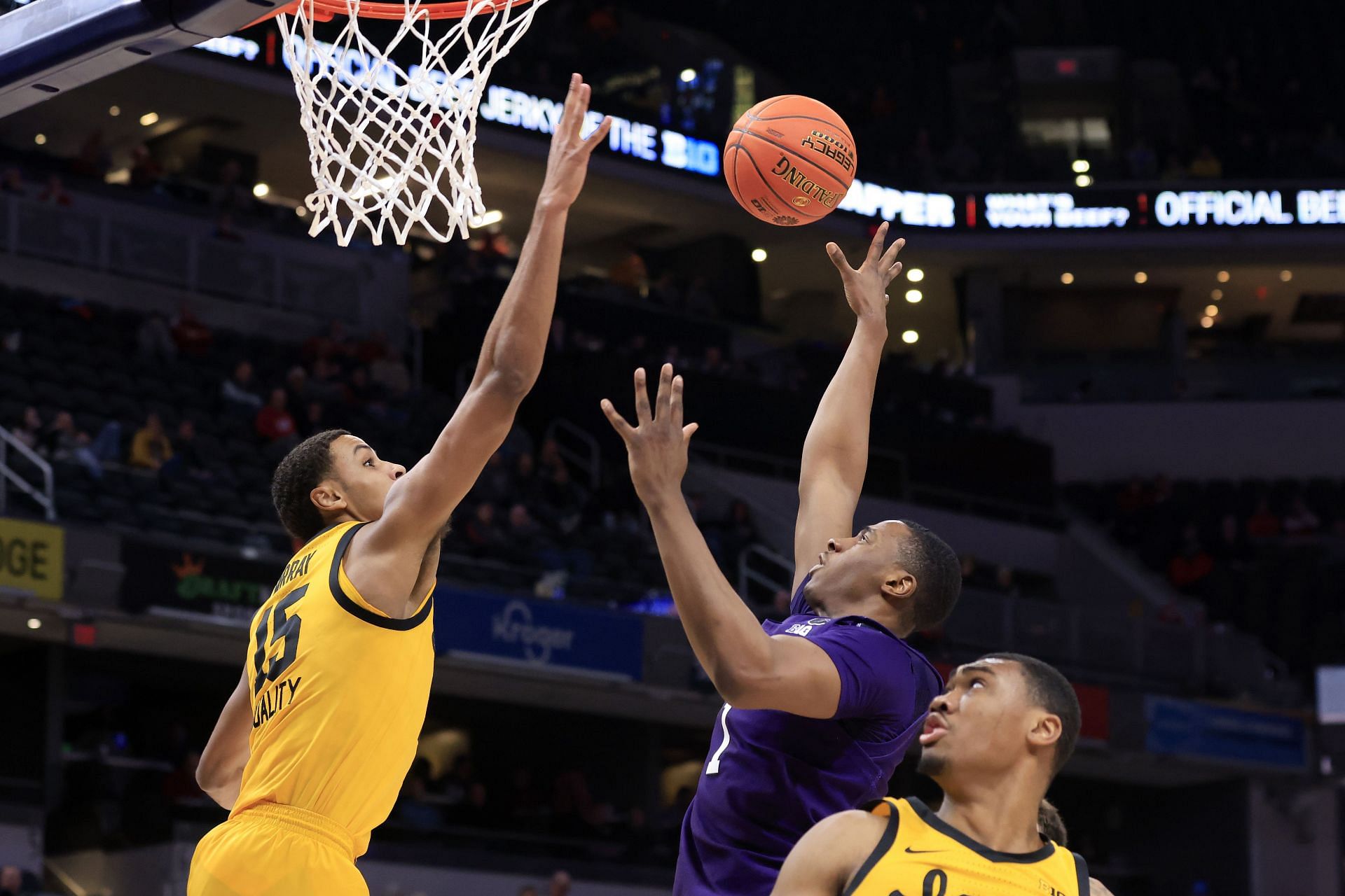 Keegan Murray, left, leads his team against Northwestern as Iowa prepares for the NCAA Tournament.