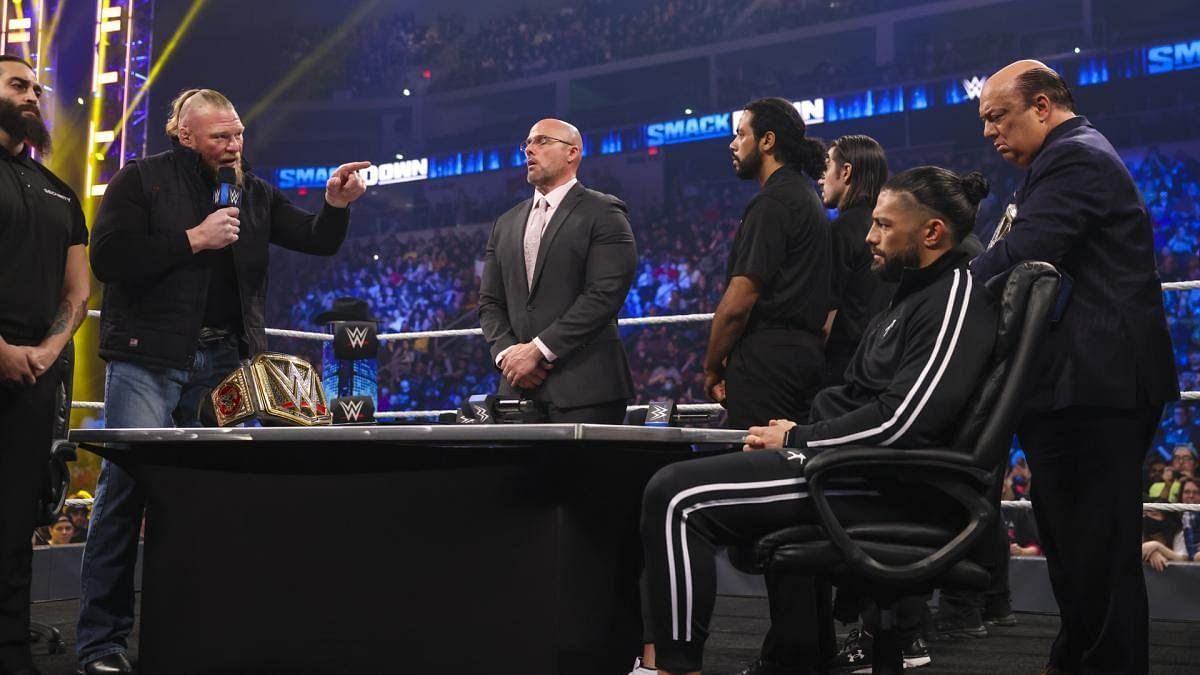 Roman Reigns and Brock Lesnar sign their contracts for WrestleMania 38