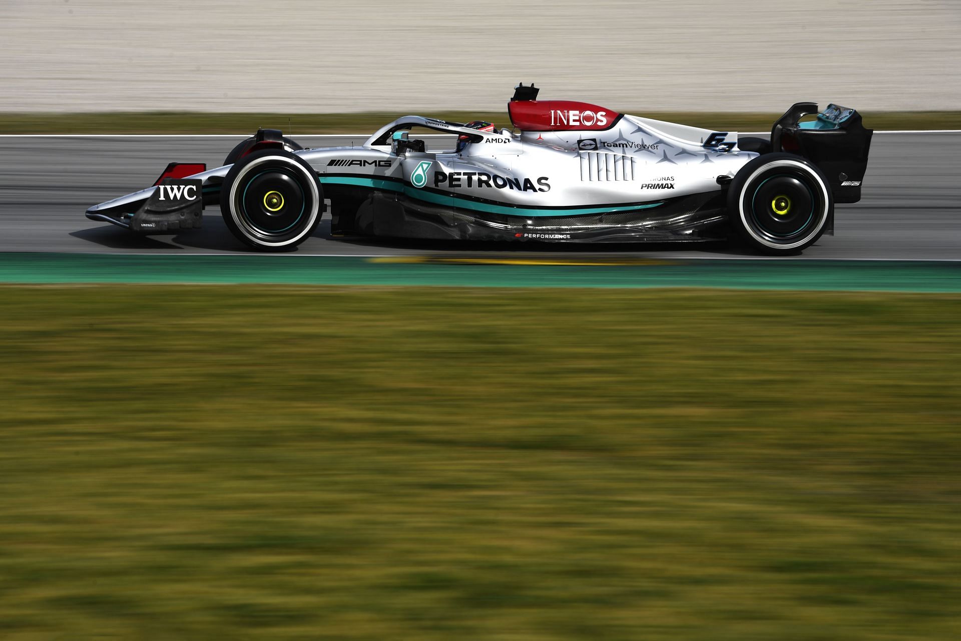 George Russell drives the Mercedes W13 during Day 2 of Formula 1 Testing in Barcelona (Photo by Rudy Carezzevoli/Getty Images)