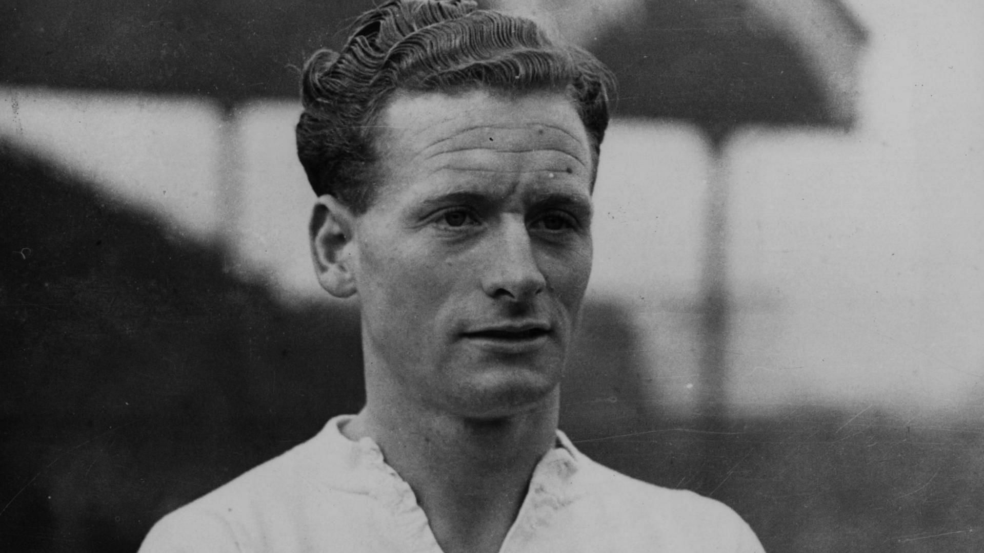 Sir Tom Finney received knighthood in 1998 for his charitable work.