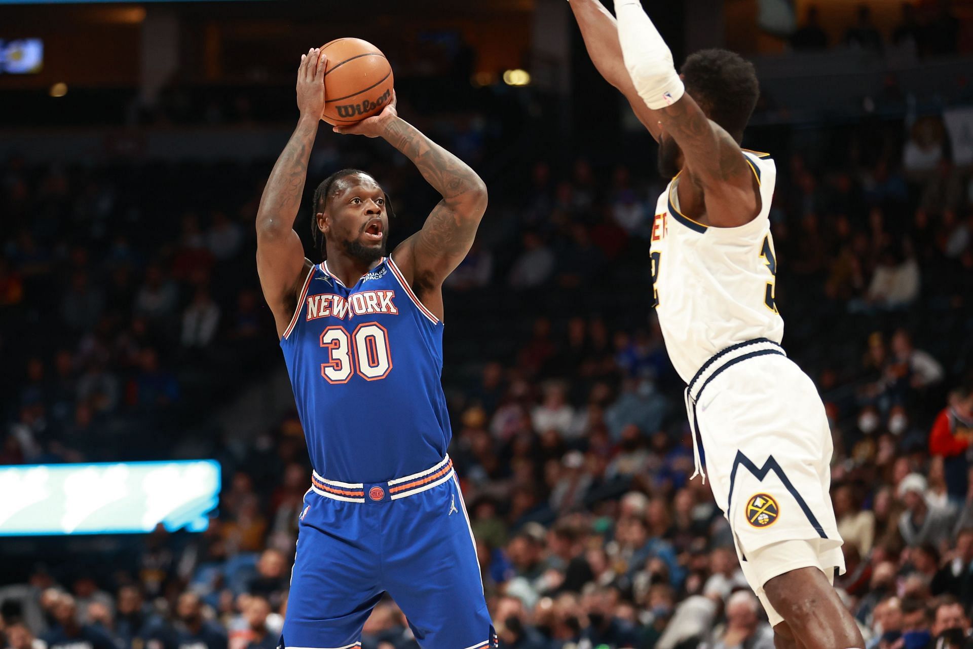 New York Knicks forward Julius Randle shooting the ball
